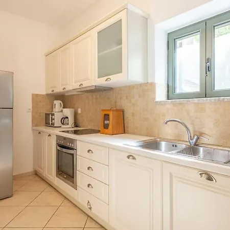 Luxury Nefeli In Stoupa, Private Pool & Bbq Villa *